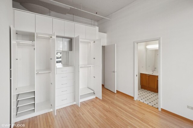 full bathroom with tiled shower / bath, vanity, and toilet