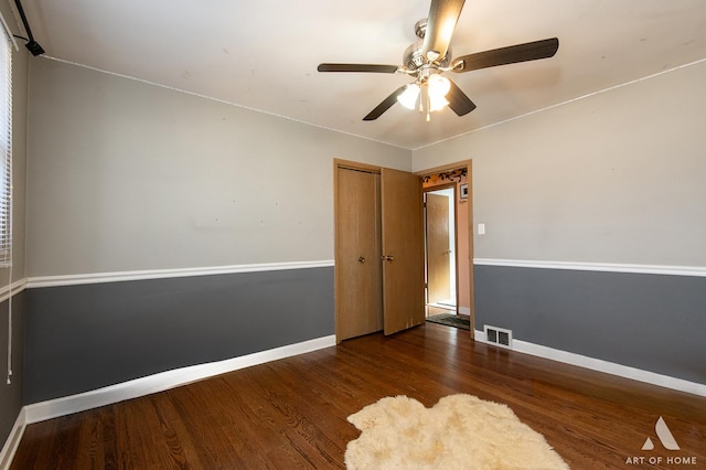 unfurnished room featuring ceiling fan and dark hardwood / wood-style flooring