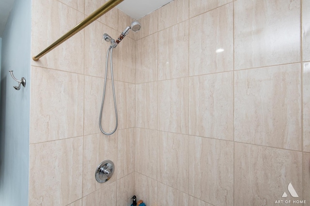 details featuring a tile shower