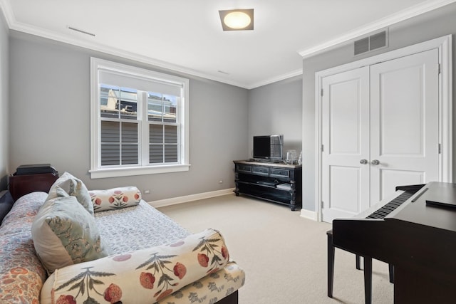 living room featuring crown molding and light colored carpet