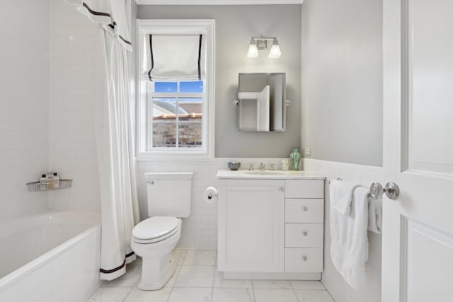 full bathroom featuring shower / bathtub combination with curtain, vanity, toilet, and tile walls