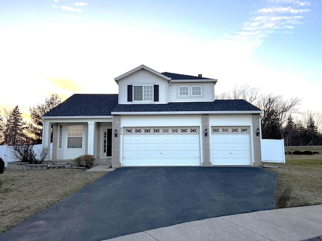 view of front property featuring a garage