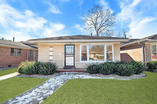 view of front facade featuring a front yard