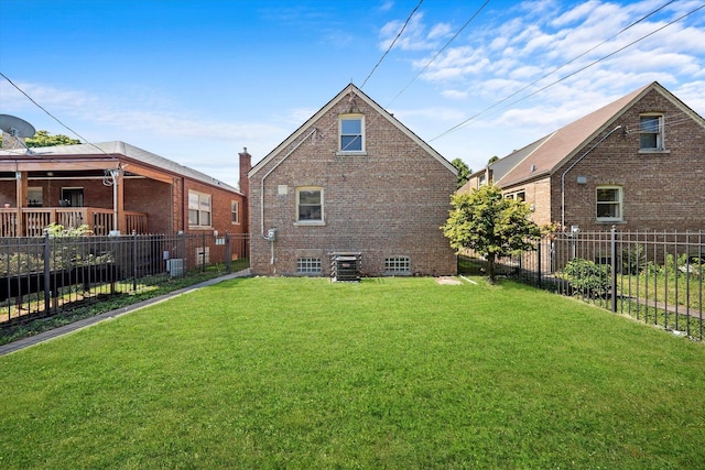 back of house featuring a lawn