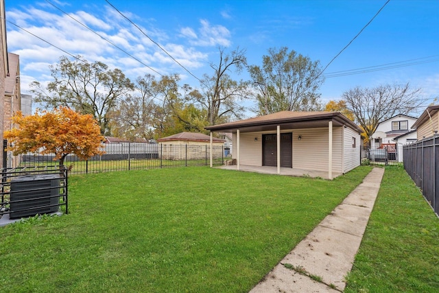 view of yard featuring a patio