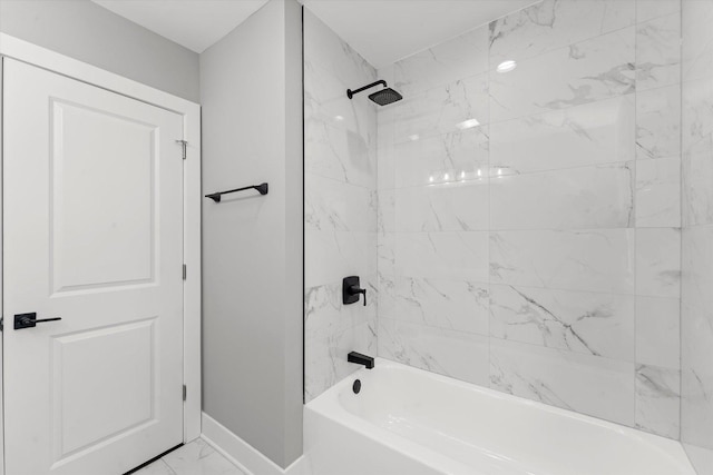 bathroom featuring tiled shower / bath