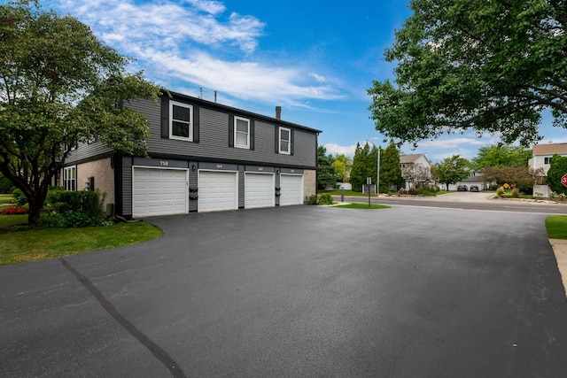 view of front facade featuring a garage