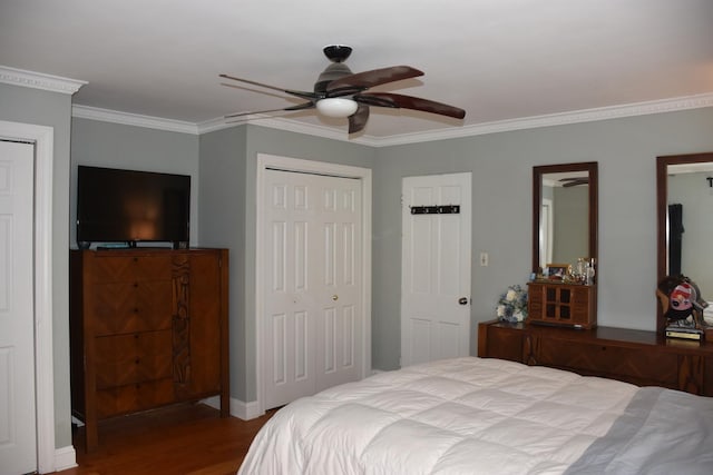 bedroom with hardwood / wood-style flooring, ornamental molding, and ceiling fan