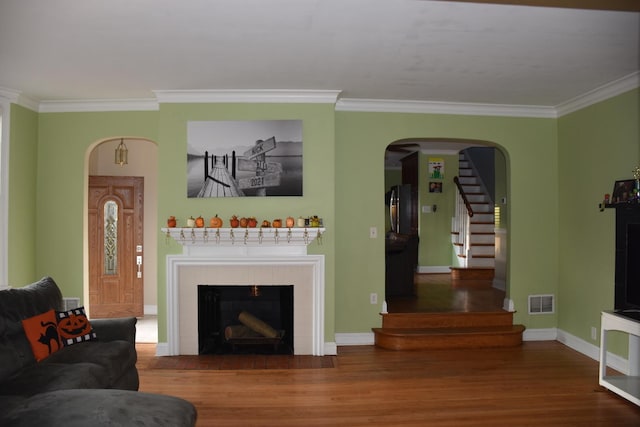 living room featuring hardwood / wood-style flooring and ornamental molding