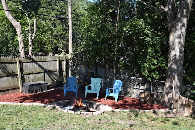 view of yard with a fire pit