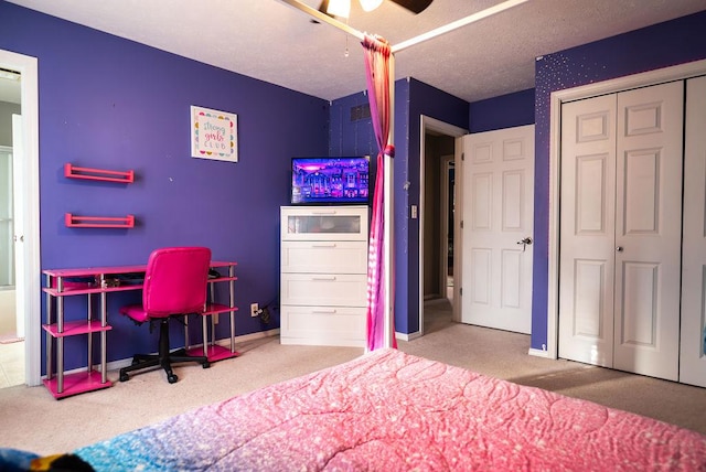 bedroom featuring carpet, ceiling fan, and a closet