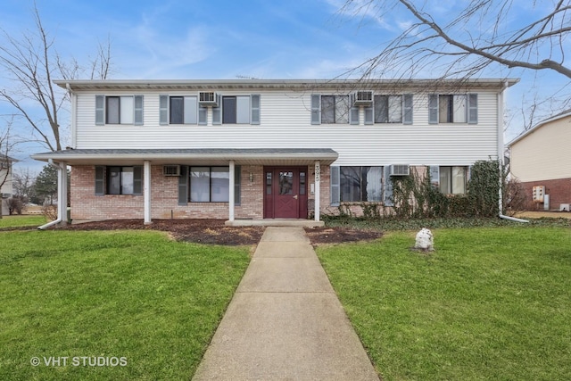 view of front of property featuring a front lawn and a porch