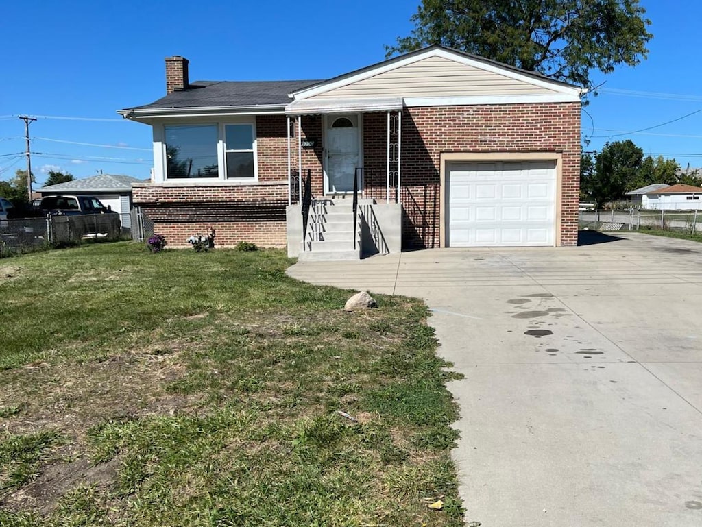 view of front of home featuring a garage and a front yard