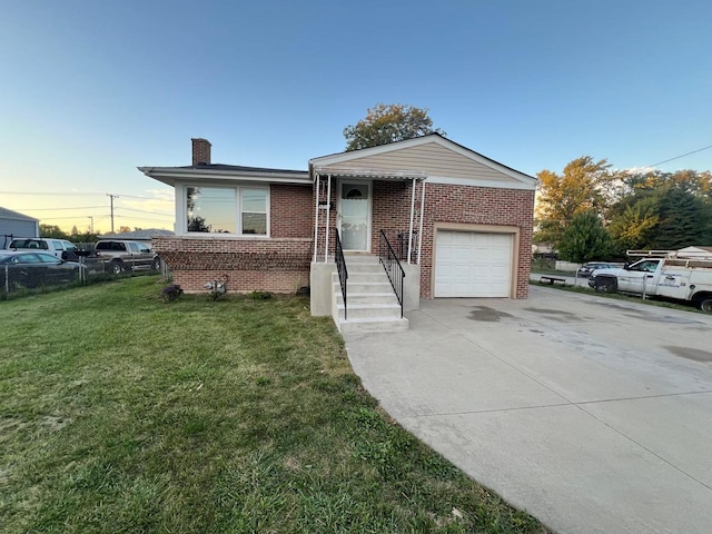 bungalow-style house featuring a front lawn