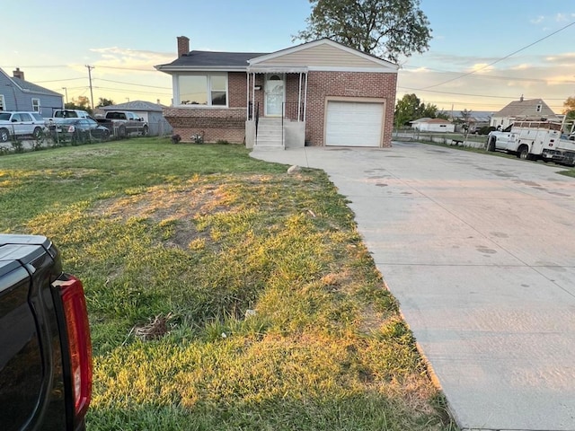 view of front of house with a front lawn