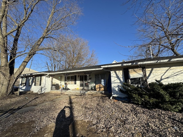 ranch-style house featuring a porch