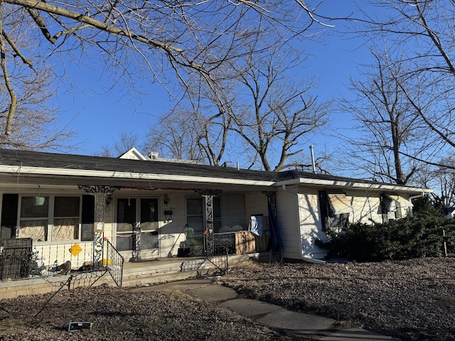 view of front facade featuring covered porch