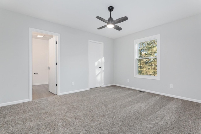 unfurnished room with light carpet and ceiling fan