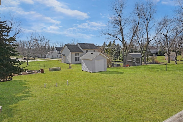 view of yard featuring a shed