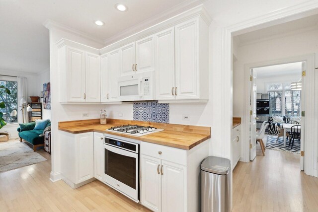 dining room with ornamental molding, hardwood / wood-style floors, and a notable chandelier