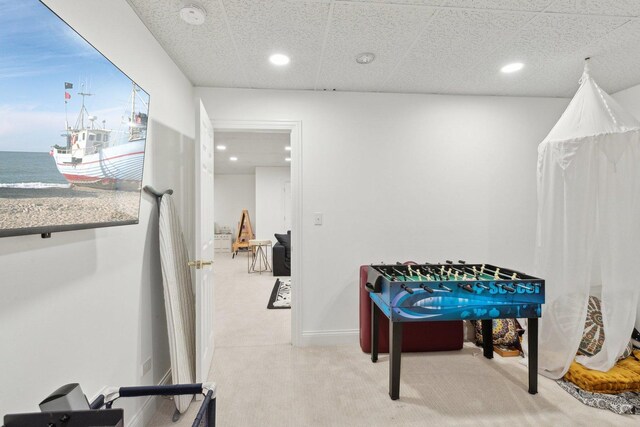 recreation room with carpet flooring