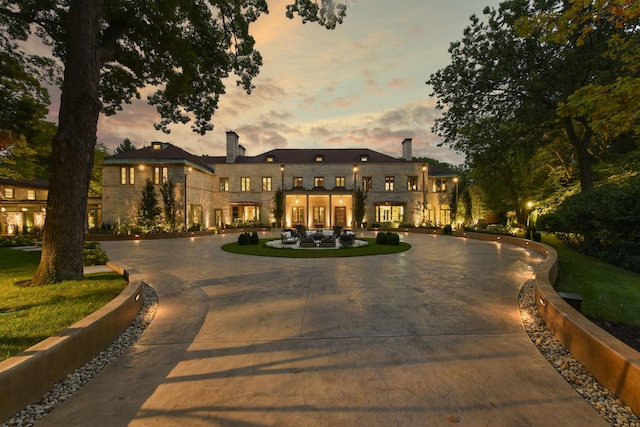 view of front of property with a lawn