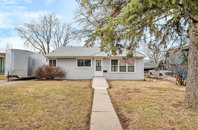 view of front of property with a front lawn