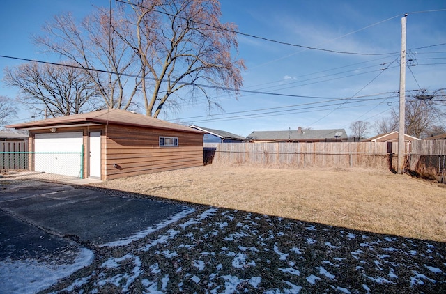 view of yard featuring a garage and an outdoor structure