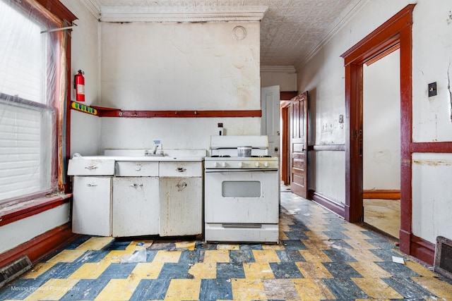 kitchen with crown molding and white range with gas stovetop