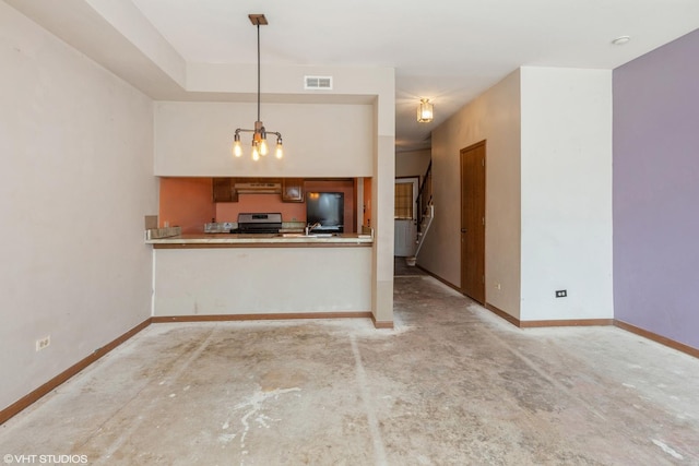 kitchen with visible vents, baseboards, stainless steel range oven, and hanging light fixtures