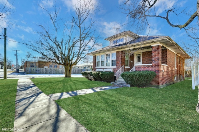 view of front of property featuring a front yard