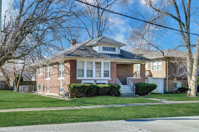 view of front of home featuring a front lawn