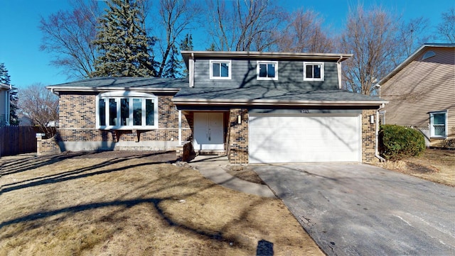 view of front facade featuring a garage and a front yard