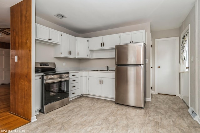 kitchen with ceiling fan, stainless steel appliances, sink, and white cabinets