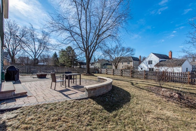 view of yard featuring a patio area