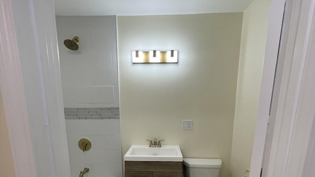 full bathroom with vanity, toilet, and tiled shower / bath combo