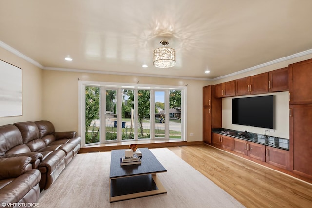 living room with light wood-style flooring, baseboards, crown molding, and recessed lighting