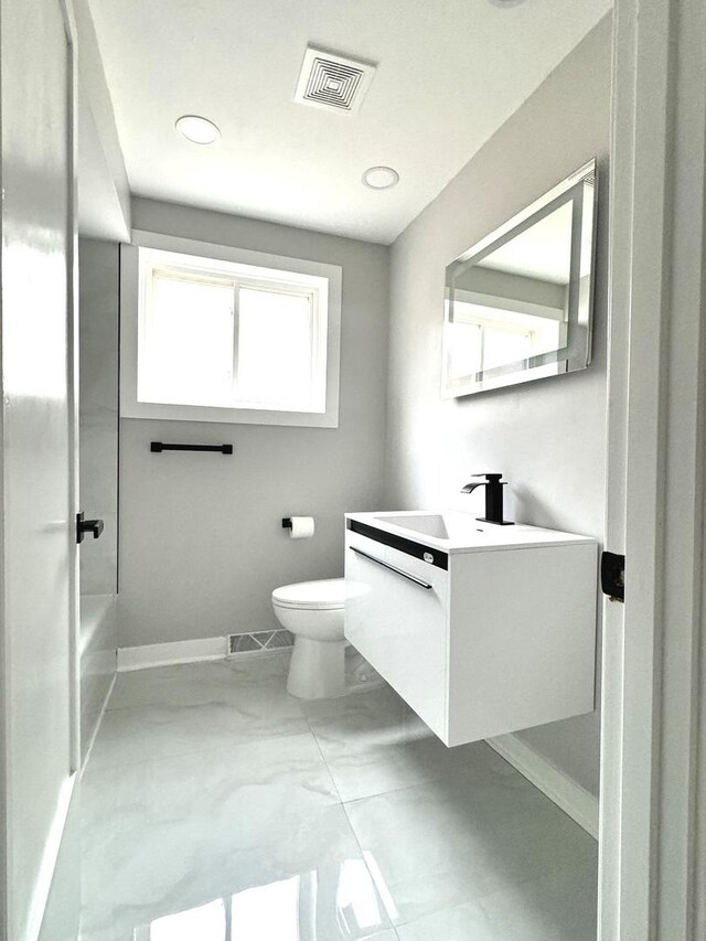 bathroom featuring washtub / shower combination