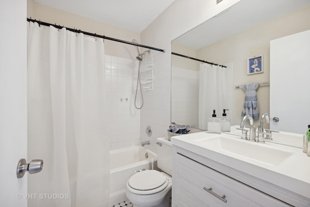 full bathroom featuring shower / tub combo with curtain, vanity, and toilet