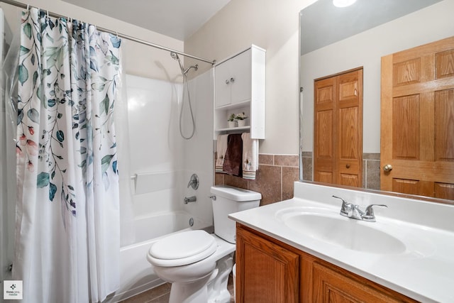 full bathroom with shower / bath combo with shower curtain, vanity, toilet, and tile walls