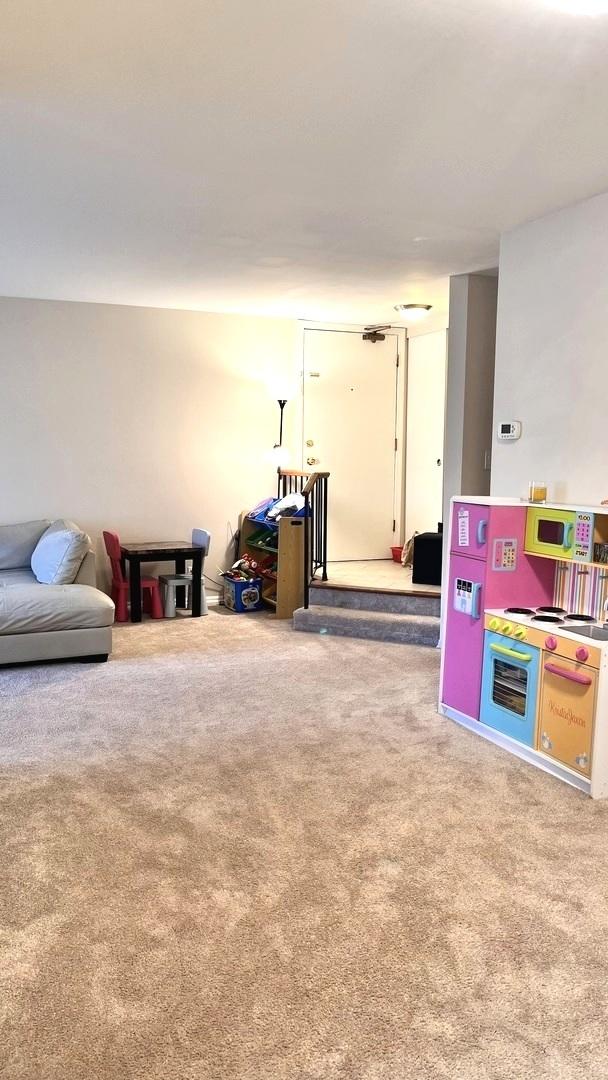 recreation room with carpet flooring