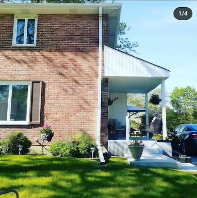 view of side of property featuring a yard