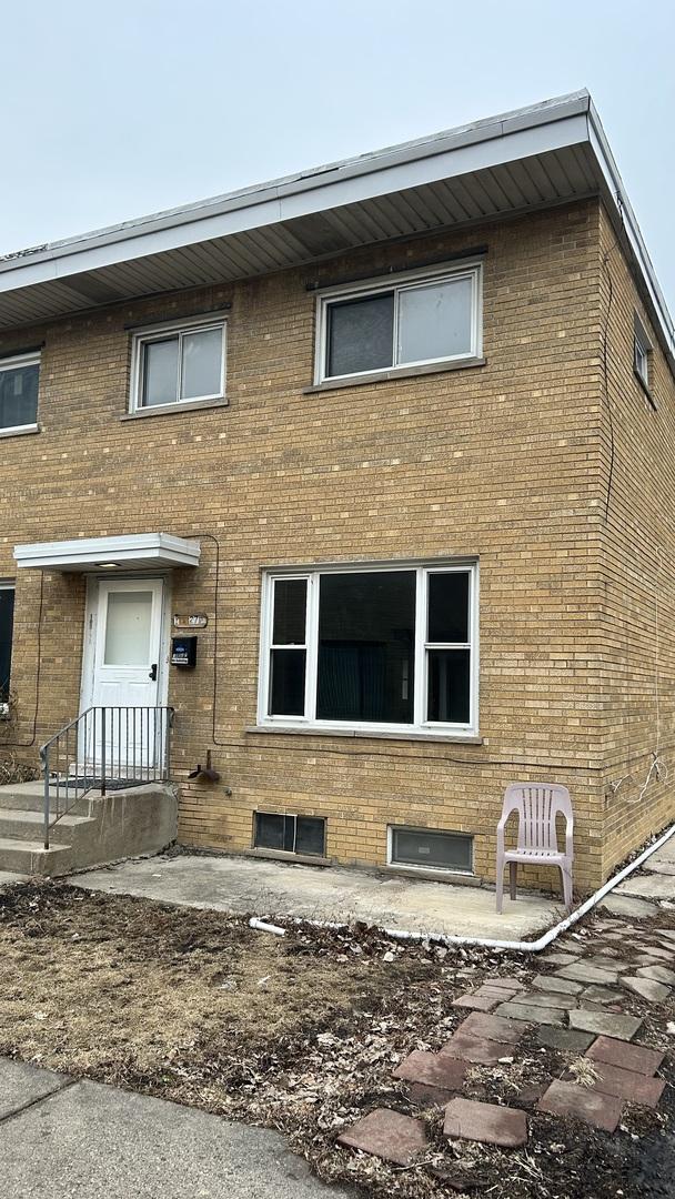 view of front facade featuring a patio area