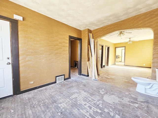 empty room featuring ceiling fan