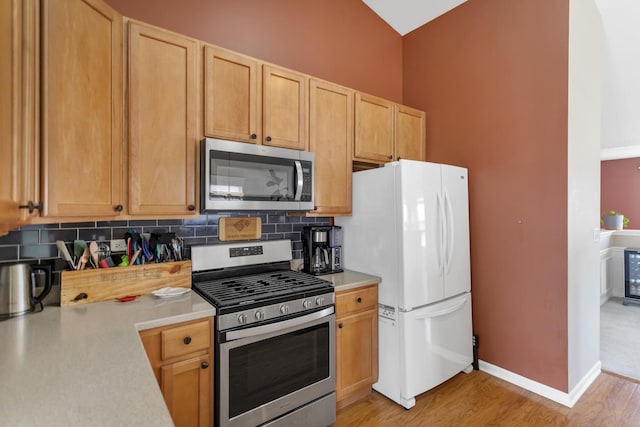 2574 Golf Ridge Cir, Naperville, IL 60563 - kitchen with light countertops, backsplash, and appliances with stainless steel finishes