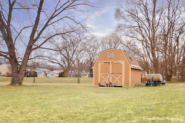 view of outdoor structure featuring a yard