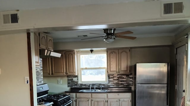 kitchen with range with gas stovetop, sink, backsplash, stainless steel fridge, and ceiling fan