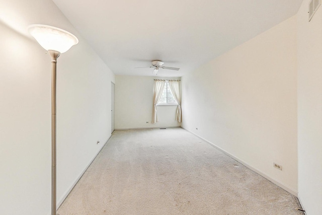 unfurnished room with light carpet and ceiling fan