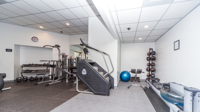 exercise room with a drop ceiling