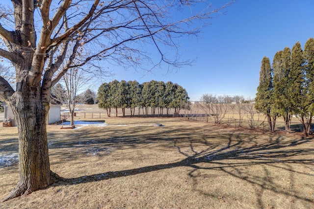 view of yard featuring a rural view